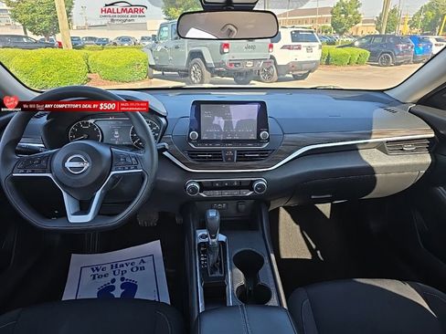 Used 2025 Nissan Altima 2.5 SV FWD image 23