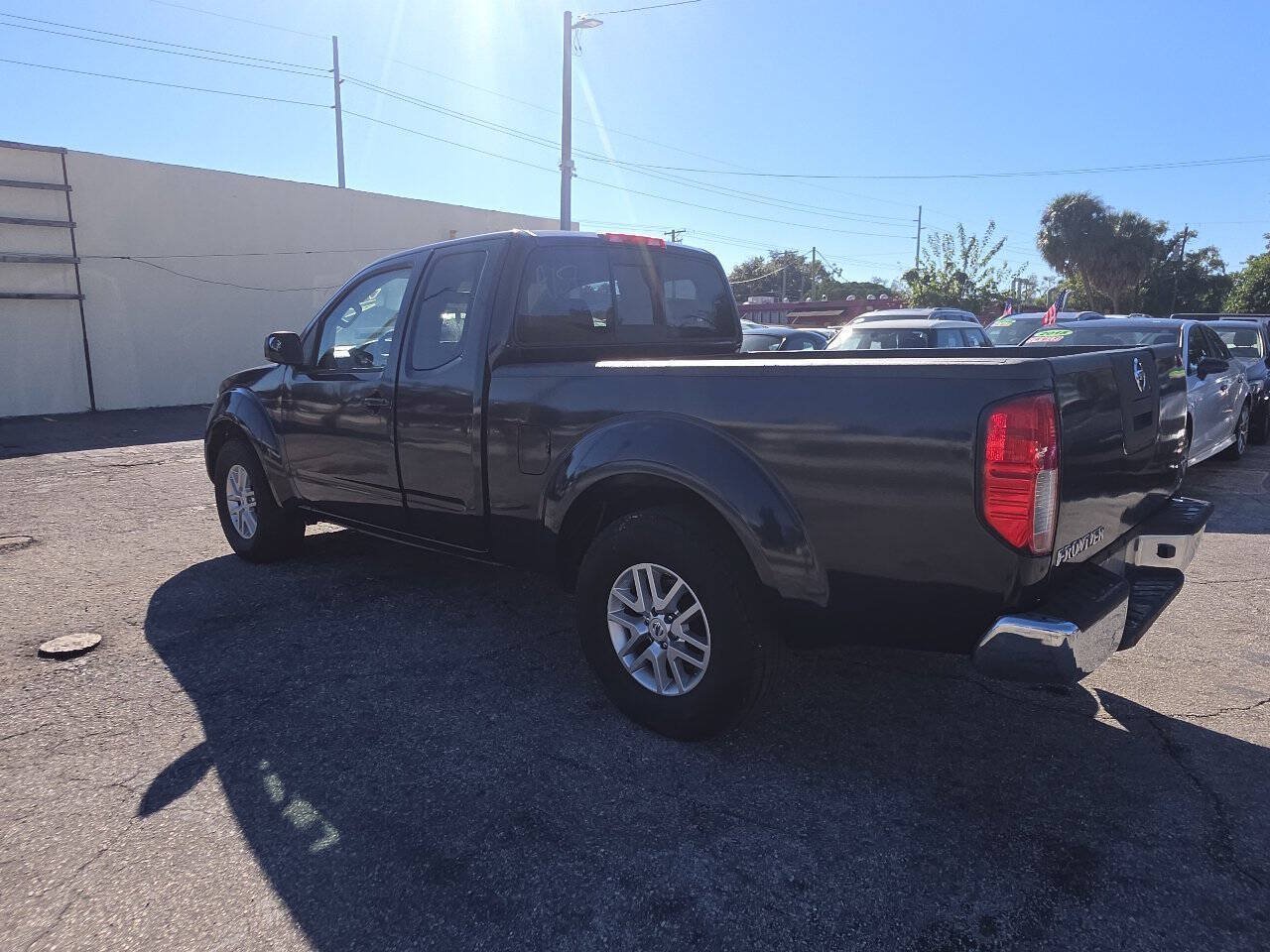 Used 2016 Nissan Frontier SV RWD image 5