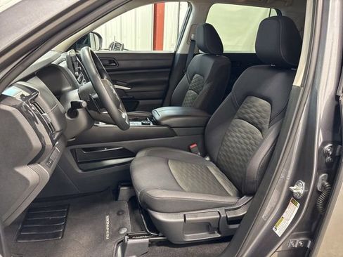 Used 2024 Nissan Pathfinder S AWD/4WD image 13