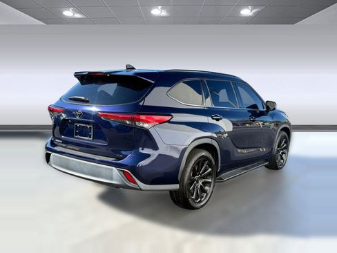 Used 2022 Toyota Highlander XLE image 9