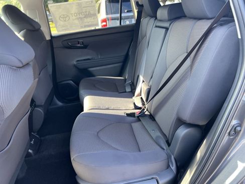 New 2024 Toyota Highlander FWD image 25