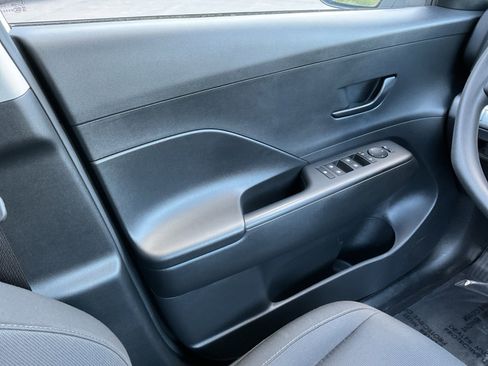 Used 2025 Hyundai Kona SE image 16