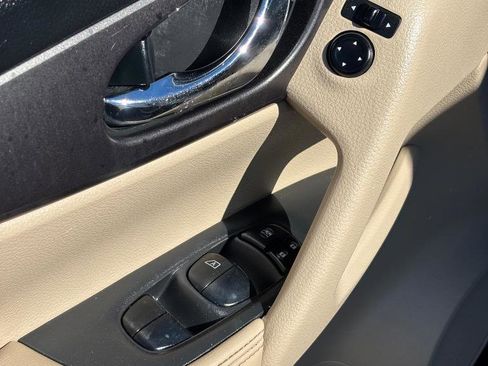 Used 2016 Nissan Rogue S w/ Appearance Package image 23