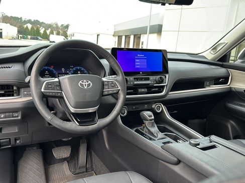 Used 2024 Toyota Grand Highlander Platinum image 16