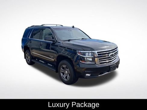 Used 2017 Chevrolet Tahoe LT w/ Luxury Package AWD/4WD image 3