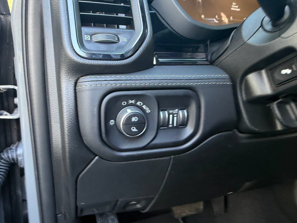 Used 2026 RAM 3500 Limited AWD/4WD image 23