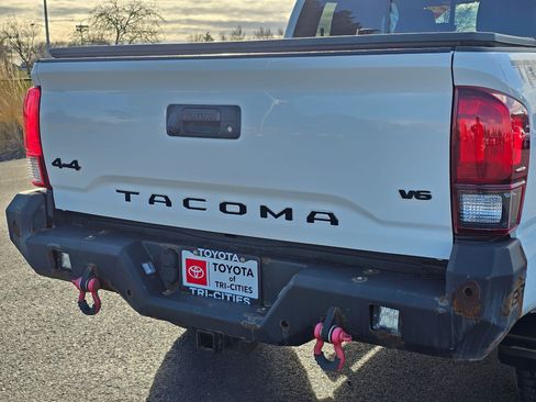 Used 2019 Toyota Tacoma TRD Off-Road image 14