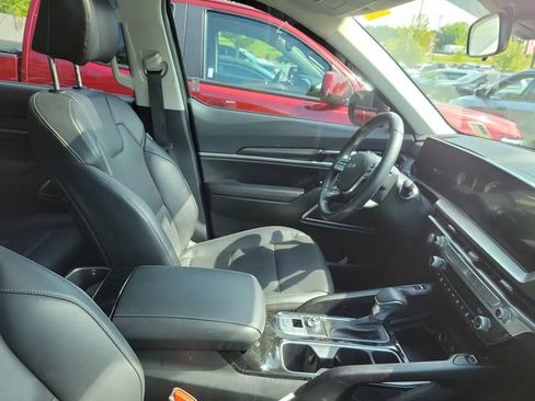 Used 2025 Kia Telluride S FWD image 9