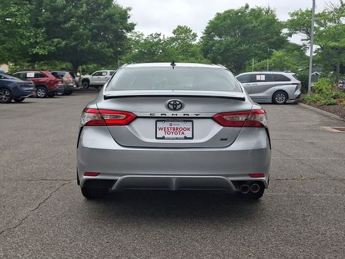 Used 2019 Toyota Camry SE FWD image 6