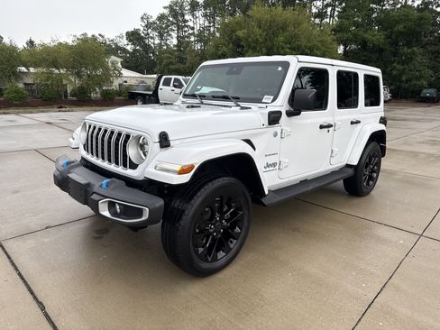 Used 2024 Jeep Wrangler Unlimited Sahara AWD/4WD image 4