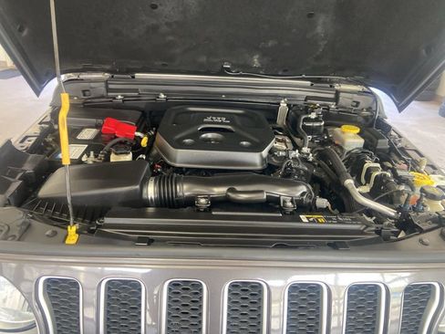 Used 2018 Jeep Wrangler Unlimited Sahara AWD/4WD image 27