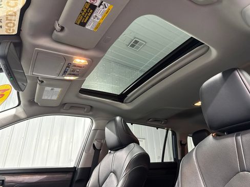 Used 2021 Toyota Highlander Limited AWD/4WD image 26