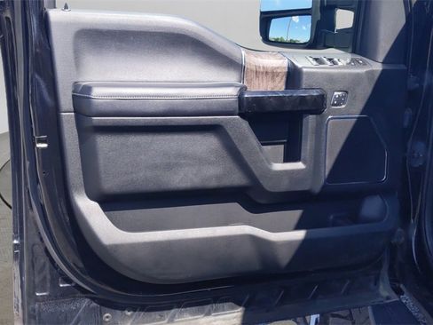 Used 2018 Ford F250 Lariat w/ Lariat Ultimate Package image 11