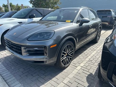 Used 2024 Porsche Cayenne AWD/4WD image 1