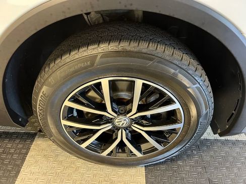 Certified 2021 Volkswagen Tiguan SE FWD image 9