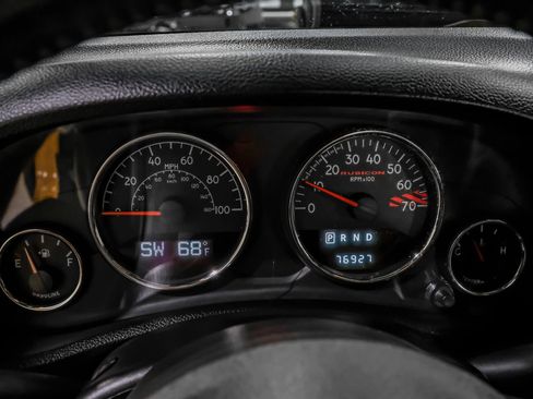 Used 2014 Jeep Wrangler Unlimited Rubicon image 21