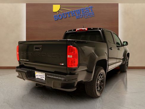 Used 2022 Chevrolet Colorado Z71 w/ Z71 Midnight Edition image 4