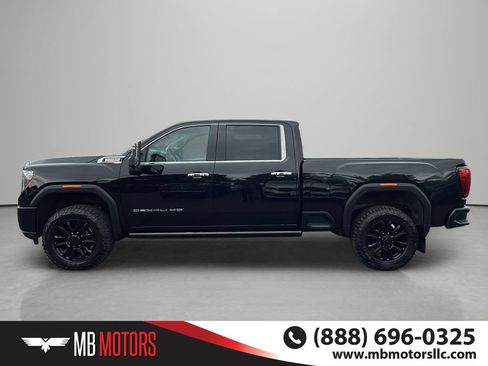 Used 2022 GMC Sierra 3500 Denali w/ Denali Black Diamond Edition AWD/4WD image 2
