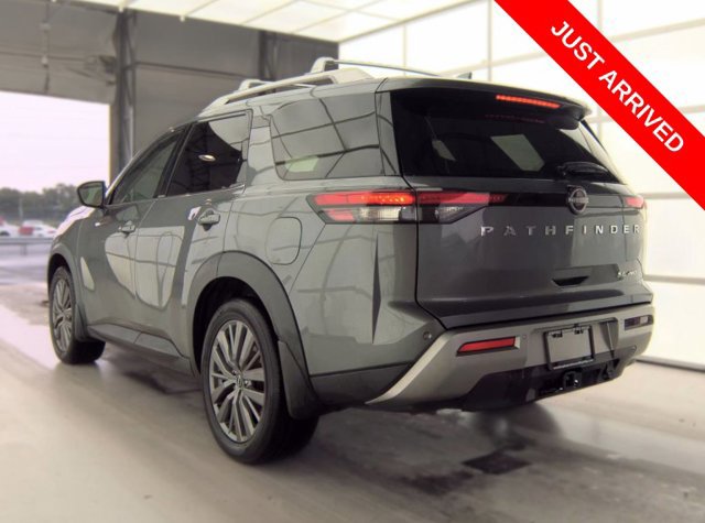 Used 2024 Nissan Pathfinder SL w/ SL Premium Package AWD/4WD image 3