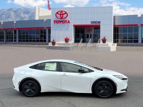 New 2026 Toyota Prius Plug-In Hybrid FWD image 3
