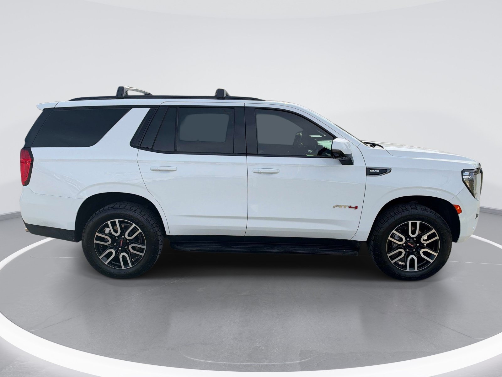 Used 2024 GMC Yukon AT4 w/ Technology Package AWD/4WD image 9