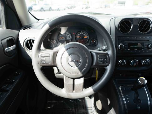 Used 2017 Jeep Patriot Sport w/ Power Value Group AWD/4WD image 21