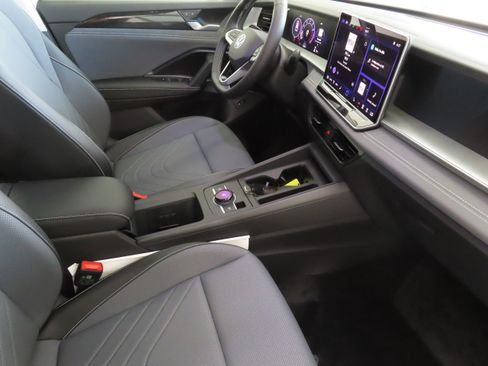 New 2026 Volkswagen Tiguan SE image 26