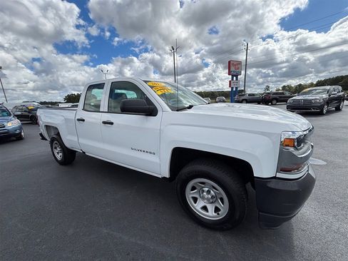 Used 2017 Chevrolet Silverado 1500 W/T w/ Trailering Package image 8