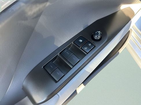 Used 2021 Toyota Camry LE image 17