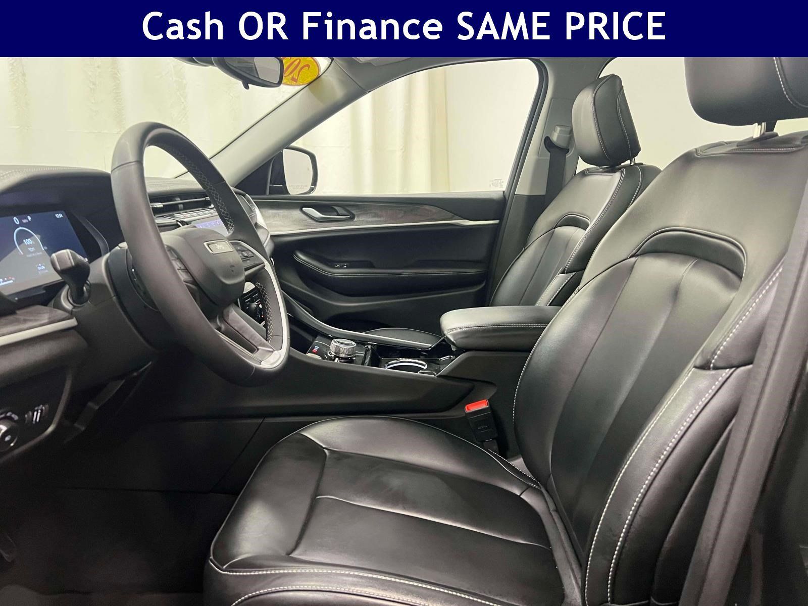 Used 2023 Jeep Grand Cherokee Limited AWD/4WD image 17