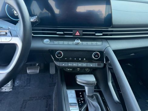 Used 2023 Hyundai Elantra SEL w/ Convenience Package FWD image 34