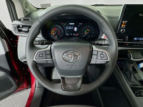 Used 2025 Toyota Sienna XLE w/ XLE Plus Package AWD/4WD image 13