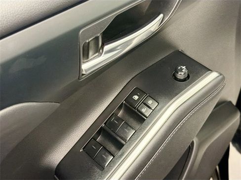 Used 2023 Toyota Highlander L image 16