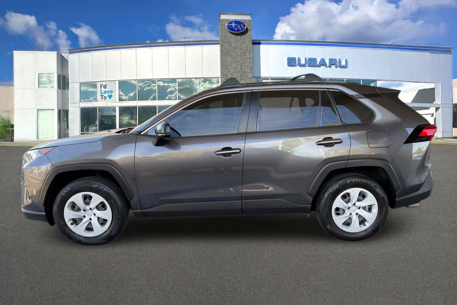 Used 2019 Toyota RAV4 LE FWD image 9