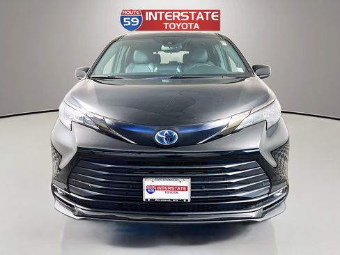 Certified 2024 Toyota Sienna XLE Woodland Edition AWD/4WD image 2