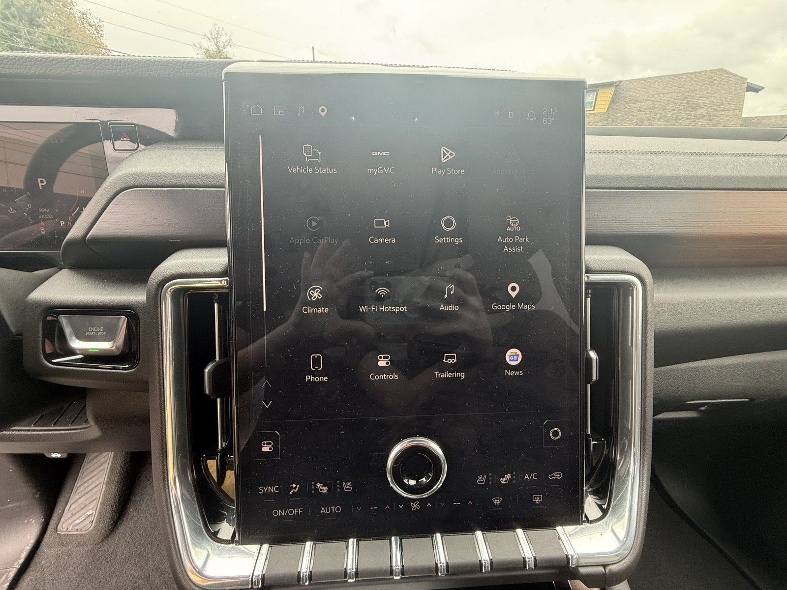 Used 2025 GMC Yukon Denali AWD/4WD image 12