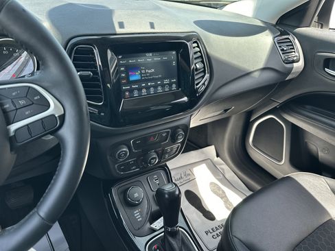 Used 2019 Jeep Compass Latitude AWD/4WD image 4