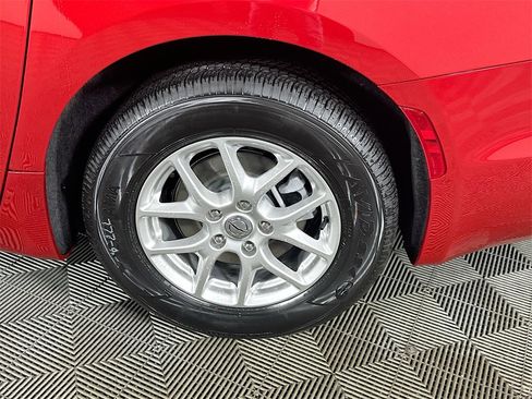 New 2025 Chrysler Pacifica Select w/ Uconnect Theater Family Group image 17