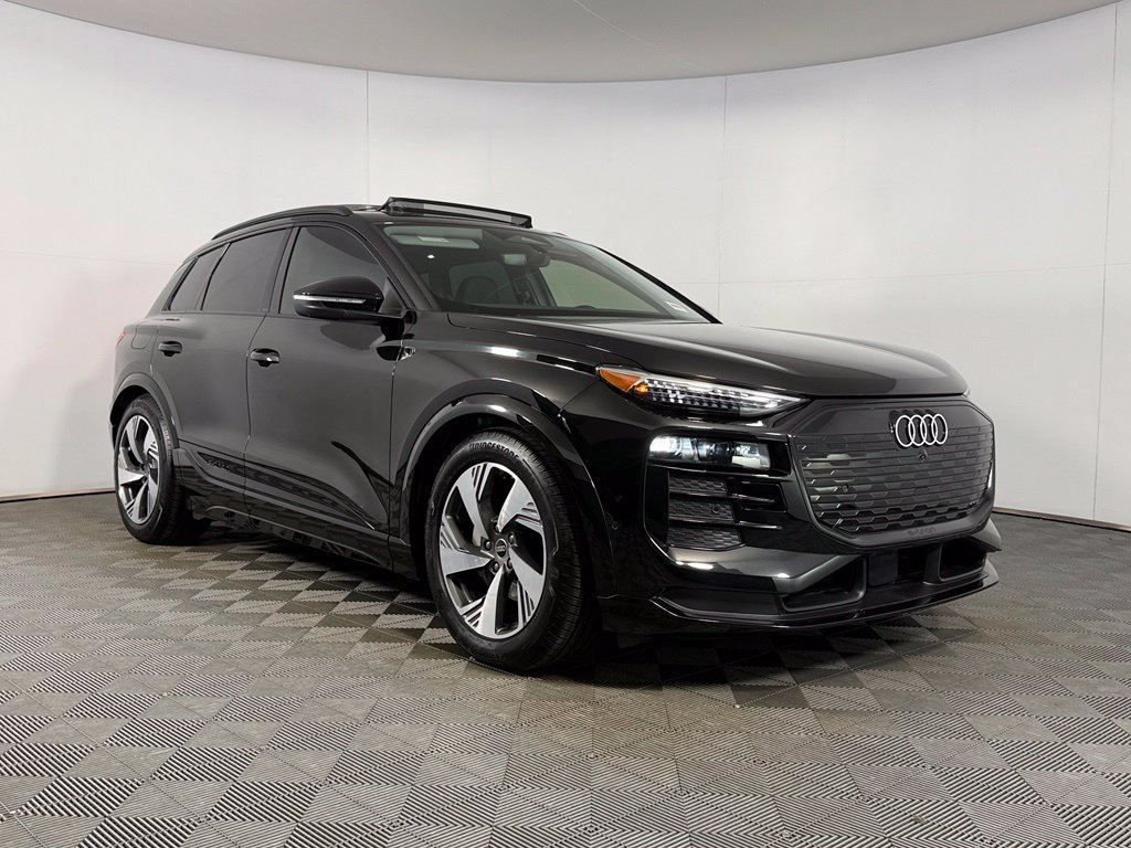 Used 2025 Audi Q6 e-tron Prestige w/ 20" Wheel Package AWD/4WD image 3