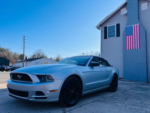 Used 2014 Ford Mustang V6 Convertible 2D image 4