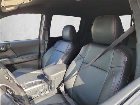 Used 2022 Toyota Tacoma TRD Sport w/ Technology Package RWD image 13