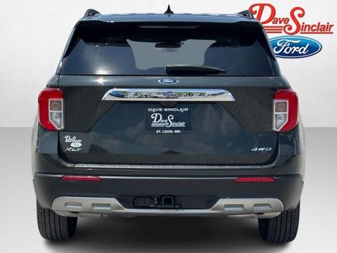 Used 2024 Ford Explorer XLT w/ Equipment Group 202A AWD/4WD image 8