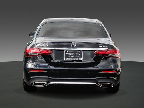 Used 2022 Mercedes-Benz E 350 4MATIC Sedan image 3