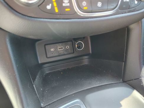 Used 2021 Chevrolet Equinox LT AWD/4WD image 17