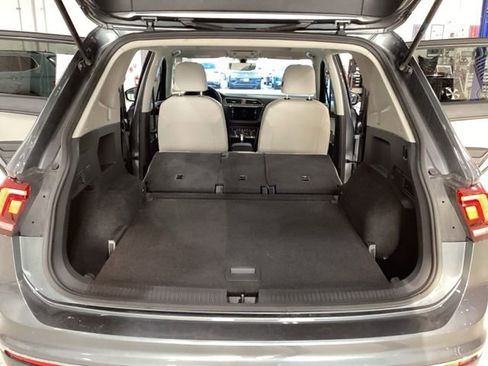 Used 2020 Volkswagen Tiguan SE w/ Panoramic Sunroof Package AWD/4WD image 16
