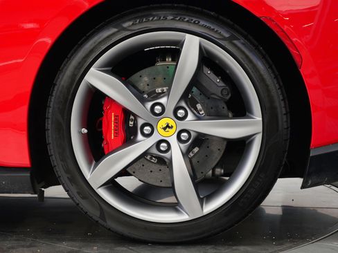 Used 2019 Ferrari Portofino image 11