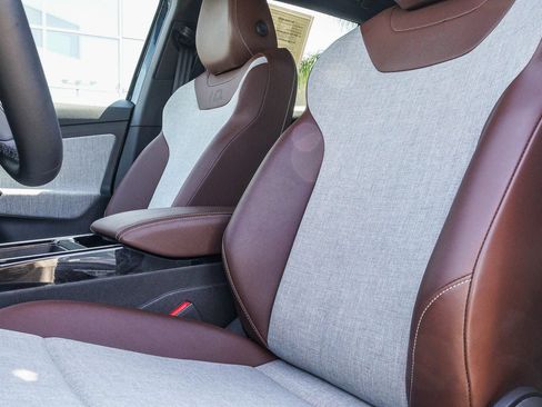 Certified 2023 Volkswagen ID.4 Pro AWD/4WD image 24
