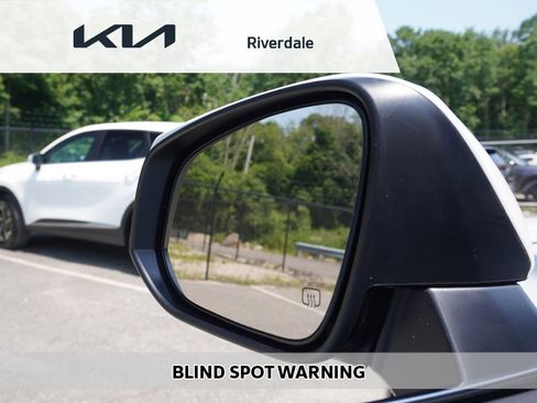 Used 2023 Toyota Highlander XLE AWD/4WD image 5