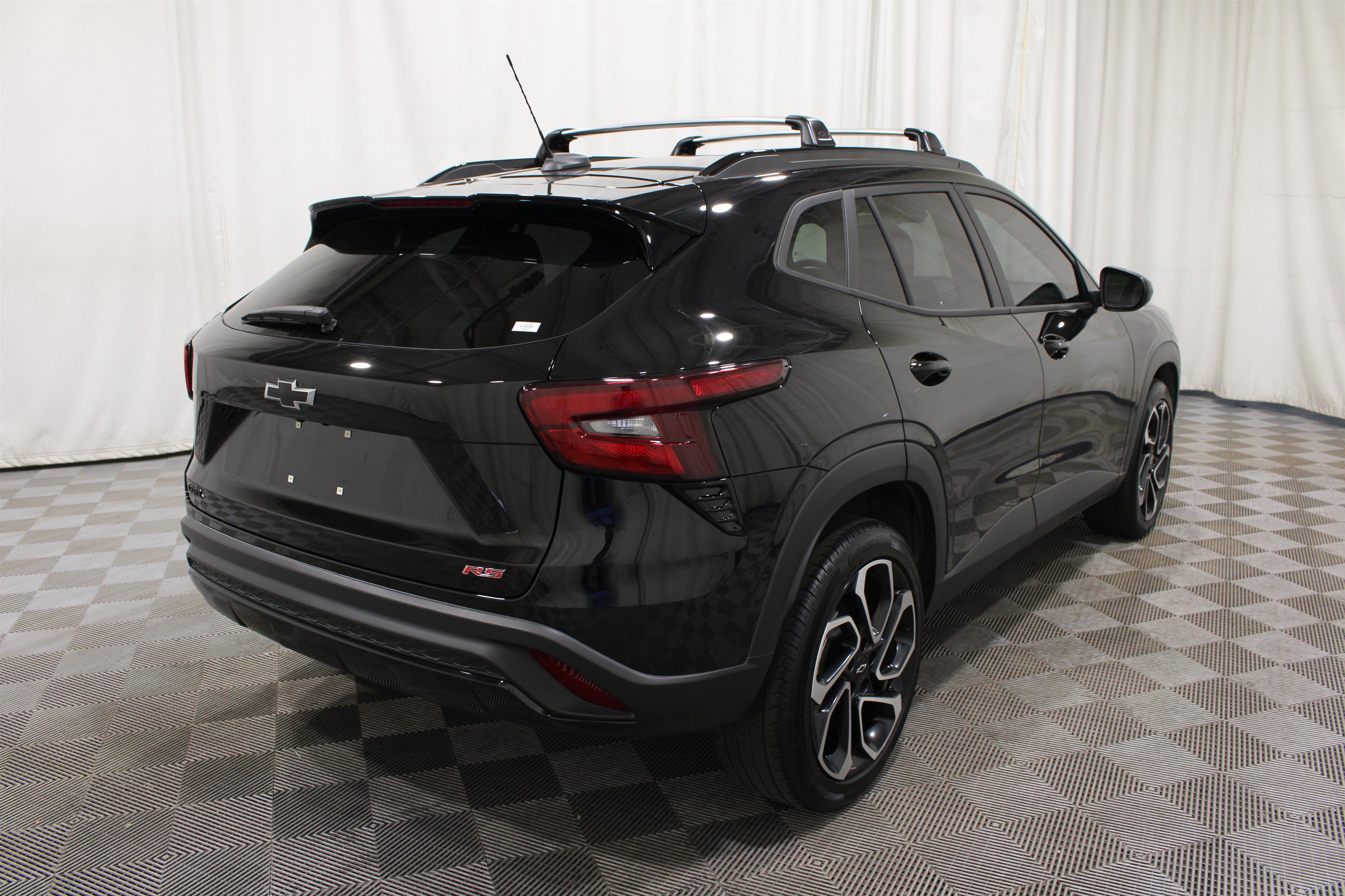 Used 2025 Chevrolet Trax RS w/ Sunroof Package FWD image 30