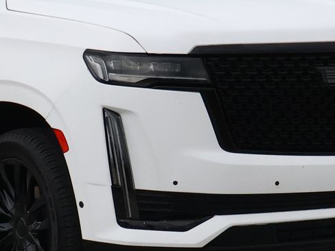 Used 2021 Cadillac Escalade Premium Luxury w/ LPO, Illumination Package image 7